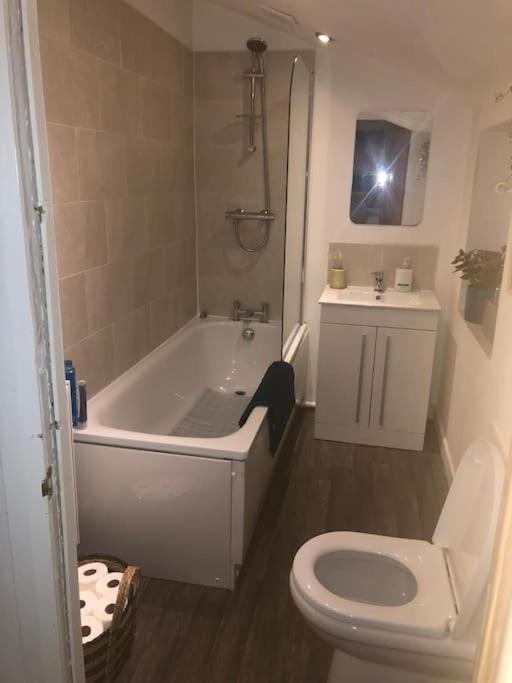 Just The Splott! Sleeps 6, 8 Mins To Stadium. Cardiff Exterior foto